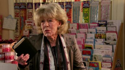 Audrey talks to Jenny and Carla on Corrie